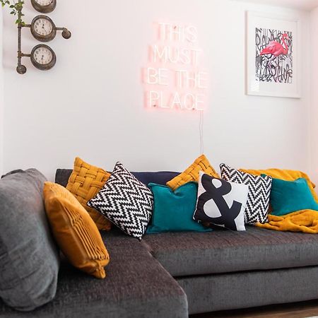 Entire Family Home , Large Rear Garden And Free Parking Belfast Buitenkant foto